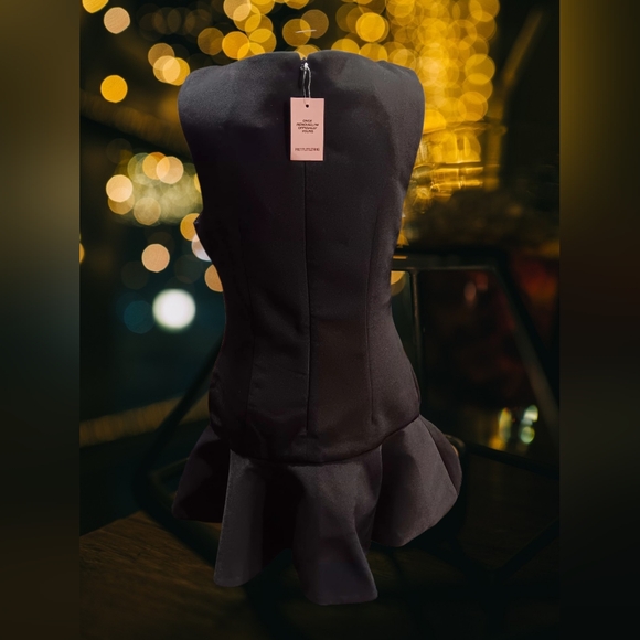 PrettyLittleThing Black Peplum Hem Sleeveless Dress - Picture 2 of 2